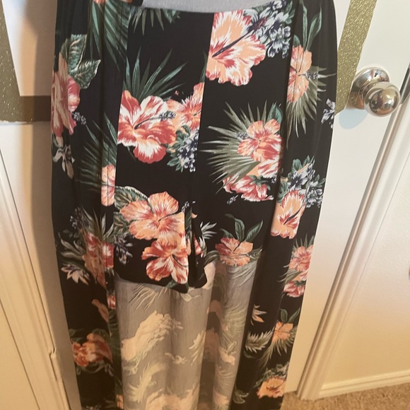 Black floral dress with shorts and front slit size 1X - Picture 2 of 5